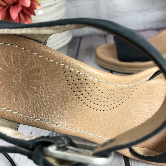 🛍🛍SOLD Women's UGG W Atasha Wedge Sandal size 6 - Picture 3 of 8